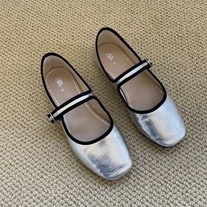 Girls Zara Silver Mary Janes - size 35